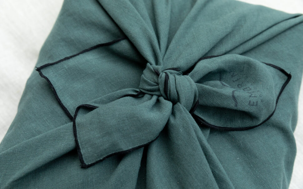 Le furoshiki pour Noël, un emballage écologique