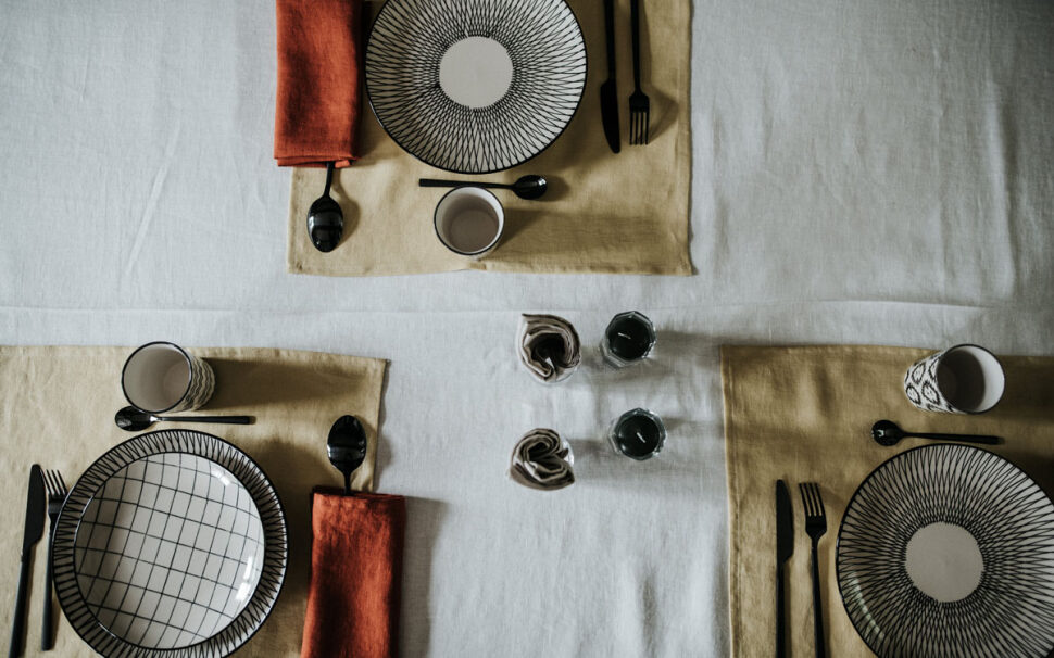 Une table raffinée et décontractée grâce à du linge en lin