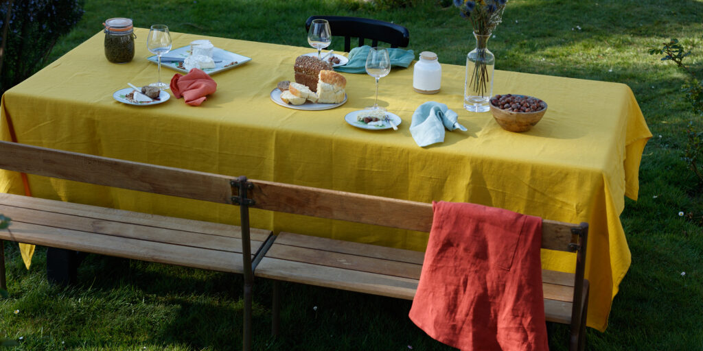 NUANCES COTON & LIN JAUNE PALE Nappe carrée 180 x 180 cm Jaune - Degrenne