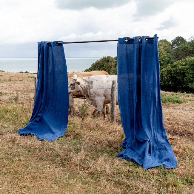 Washed linen curtain in Ultramarine Blue