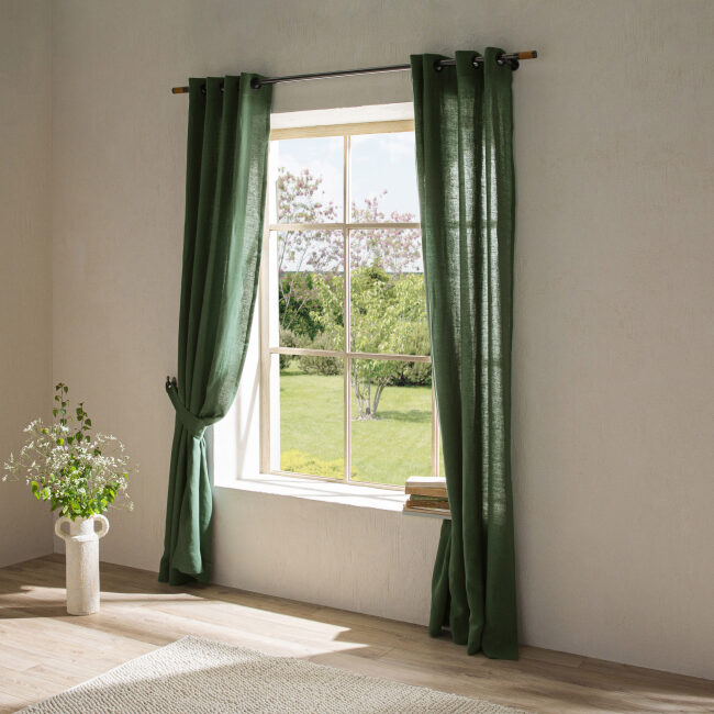 Washed linen curtain Pine Green