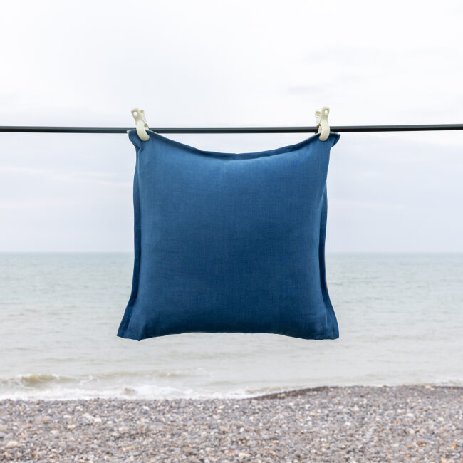 Housse de coussin en lin lavé Bleu Outremer